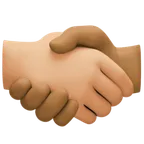 handshake: medium-light skin tone, medium-dark skin tone per la piattaforma Facebook