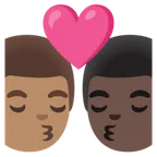 kiss: man, man, medium skin tone, dark skin tone alustalla Google