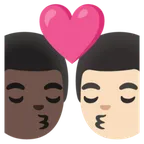 kiss: man, man, dark skin tone, light skin tone til Google platform