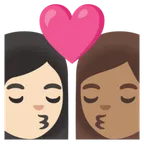 kiss: woman, woman, light skin tone, medium skin tone untuk platform Google
