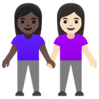 Google dla platformy women holding hands: dark skin tone, light skin tone