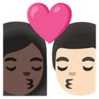 kiss: woman, man, dark skin tone, light skin tone til Google platform