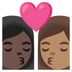 kiss: woman, woman, dark skin tone, medium skin tone สำหรับแพลตฟอร์ม Google
