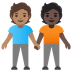people holding hands: medium skin tone, dark skin tone per la piattaforma Google