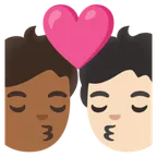 kiss: person, person, medium-dark skin tone, light skin tone per la piattaforma Google