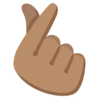 hand with index finger and thumb crossed: medium skin tone pentru platforma Google