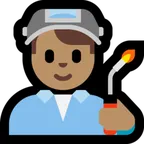 man factory worker: medium skin tone para a plataforma Microsoft