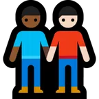 men holding hands: medium-dark skin tone, light skin tone para a plataforma Microsoft