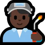 man factory worker: dark skin tone สำหรับแพลตฟอร์ม Microsoft