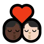 kiss: man, man, dark skin tone, light skin tone til Microsoft platform