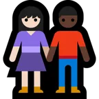 woman and man holding hands: light skin tone, dark skin tone para a plataforma Microsoft