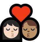 kiss: woman, man, light skin tone, medium skin tone لمنصة Microsoft