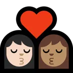 kiss: woman, woman, light skin tone, medium skin tone untuk platform Microsoft