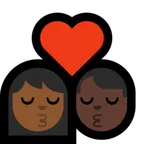 kiss: woman, man, medium-dark skin tone, dark skin tone per la piattaforma Microsoft
