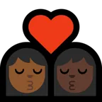 kiss: woman, woman, medium-dark skin tone, dark skin tone per la piattaforma Microsoft