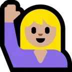 person raising hand: medium-light skin tone per la piattaforma Microsoft