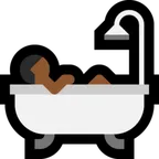person taking bath: medium-dark skin tone per la piattaforma Microsoft