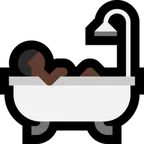person taking bath: dark skin tone per la piattaforma Microsoft
