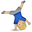 man cartwheeling: medium-light skin tone pentru platforma Samsung