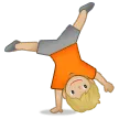 person cartwheeling: medium-light skin tone per la piattaforma Samsung