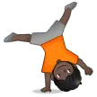 person cartwheeling: dark skin tone สำหรับแพลตฟอร์ม Samsung