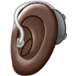 ear with hearing aid: dark skin tone per la piattaforma Samsung