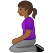 woman kneeling: medium-dark skin tone til Samsung platform