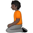 Samsung 플랫폼을 위한 person kneeling: dark skin tone