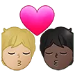 kiss: person, person, medium-light skin tone, dark skin tone עבור פלטפורמת Samsung