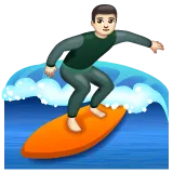man surfing: light skin tone untuk platform Whatsapp