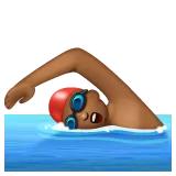 person swimming: medium-dark skin tone per la piattaforma Whatsapp