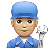 man mechanic: medium-light skin tone til Whatsapp platform