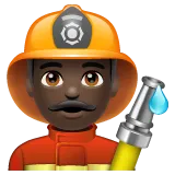 man firefighter: dark skin tone สำหรับแพลตฟอร์ม Whatsapp