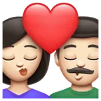 kiss: woman, man, light skin tone für Whatsapp Plattform