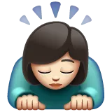 Whatsapp platformu için woman bowing: light skin tone
