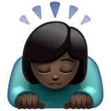 woman bowing: dark skin tone สำหรับแพลตฟอร์ม Whatsapp