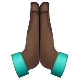 folded hands: dark skin tone per la piattaforma Whatsapp