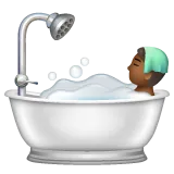 person taking bath: medium-dark skin tone per la piattaforma Whatsapp