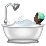 person taking bath: dark skin tone per la piattaforma Whatsapp