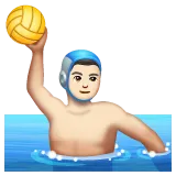 man playing water polo: light skin tone per la piattaforma Whatsapp