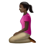 woman kneeling: dark skin tone til Whatsapp platform