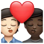 kiss: person, person, light skin tone, dark skin tone für Whatsapp Plattform