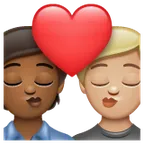 kiss: person, person, medium-dark skin tone, medium-light skin tone สำหรับแพลตฟอร์ม Whatsapp
