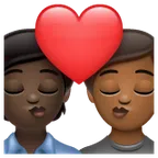Whatsapp platformu için kiss: person, person, dark skin tone, medium-dark skin tone
