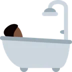 person taking bath: dark skin tone per la piattaforma X / Twitter