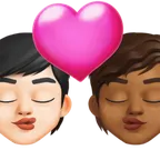 kiss: person, person, light skin tone, medium-dark skin tone สำหรับแพลตฟอร์ม X / Twitter