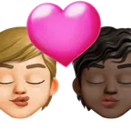 kiss: person, person, medium-light skin tone, dark skin tone עבור פלטפורמת X / Twitter