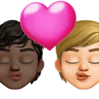 kiss: person, person, dark skin tone, medium-light skin tone עבור פלטפורמת X / Twitter